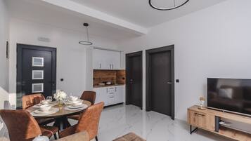 Căn hộ tiện nghi đơn giản, quang cảnh biển | Nội thất