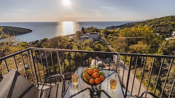 Comfort Apartment, Sea View | Outdoor dining