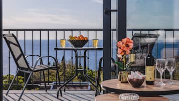Appartement Confort, vue mer | Restauration extérieure