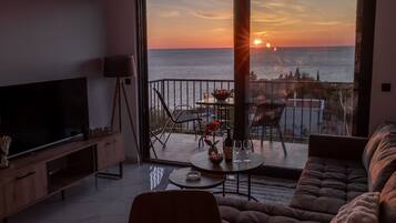 Comfort Apartment, Sea View | Living area