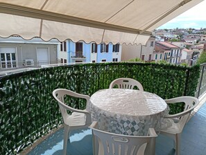Outdoor dining - Apartment Le Cochele large bright central (San Benedetto del Tronto)