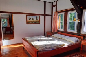 6 chambres, fer et planche à repasser, lit parapluie, draps fournis