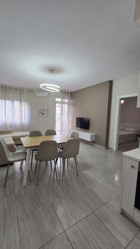 Tirent Apartment - Komuna e Parisit 3