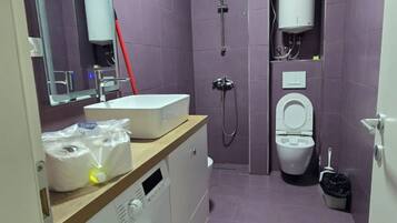 Apartment | Bathroom