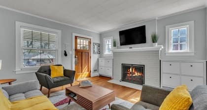The Vellonia - Ann Arbor Cottage. Cozy 2-bedroom 3 beds at unique place