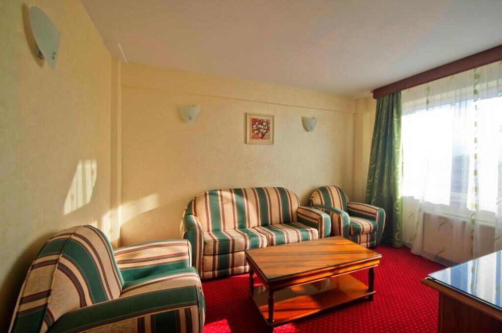 Standard Suite | Living area