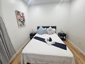 Iron/ironing board, WiFi, bed sheets