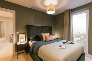 Iron/ironing board, WiFi, bed sheets - Modern 2-Bed Apartment in Edinburgh City Centre (Edinburgh)