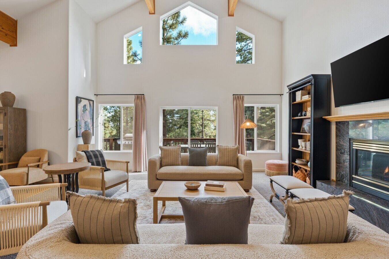 Smart TV, fireplace