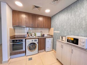 Luxury Apartment, Lake View | Private kitchen | Electric kettle - Cosmos Living Elite Studio Near Metro (Dubai)