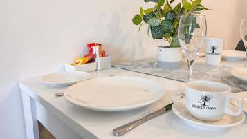 Luxury Apartment, Lake View | Dining