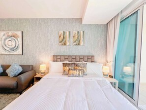 Luxury Apartment, Lake View | In-room safe, blackout curtains, iron/ironing board, free WiFi - Cosmos Living Elite Studio Near Metro (Dubai)
