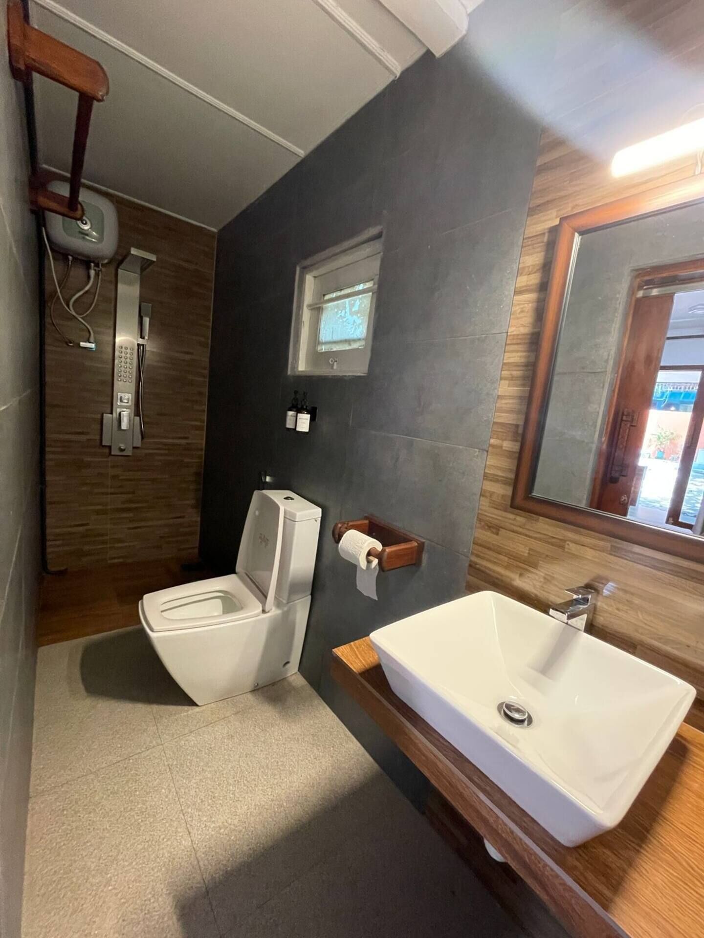 Dusche, Handtücher, Seife, Toilettenpapier