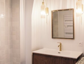 Shower, hair dryer, towels - Charming apartment, Jourdain Village (Paris)