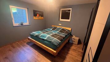 2 bedrooms, WiFi (free), bed sheets