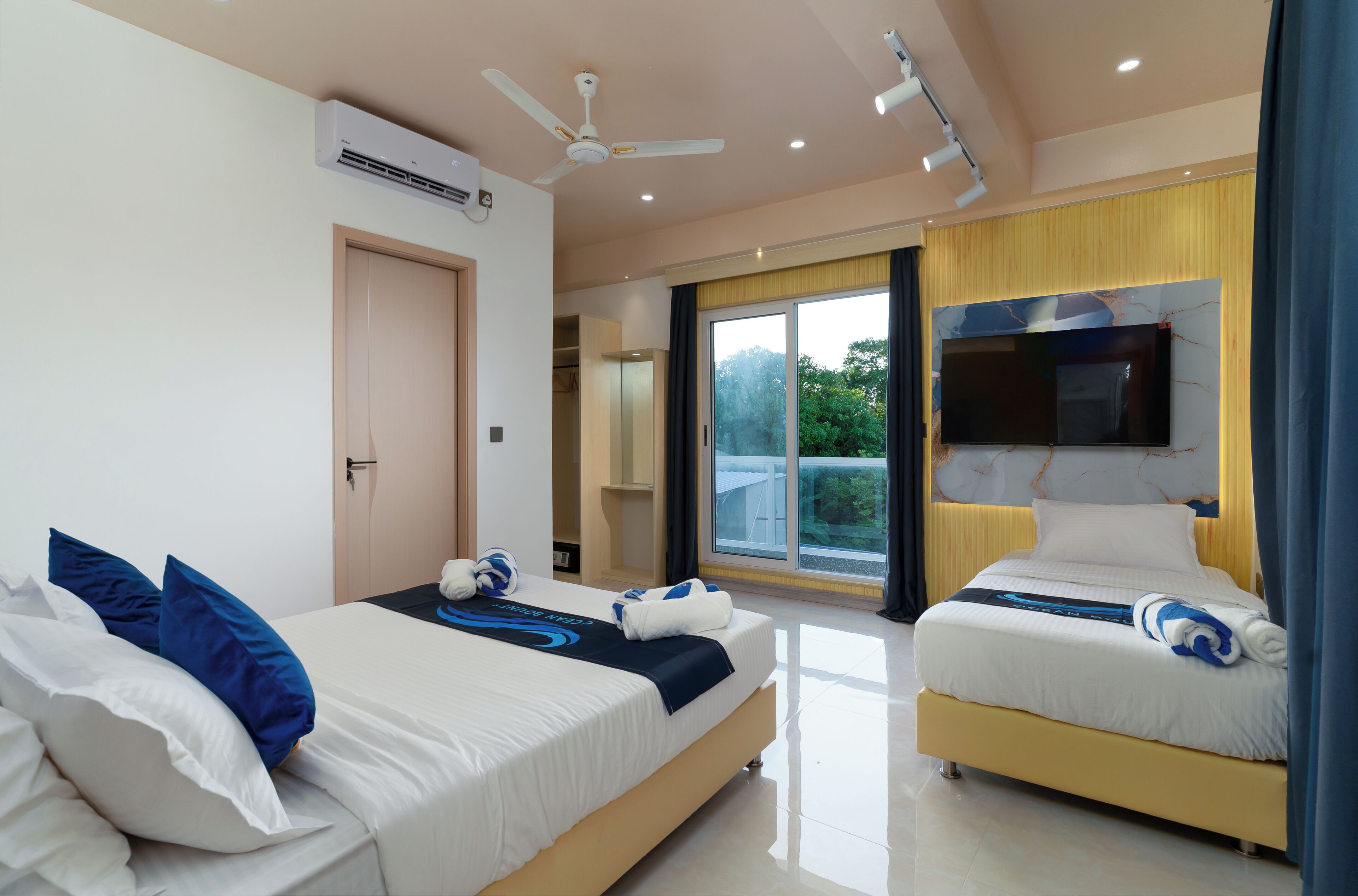 Family Triple Room, Balcony, Sea View