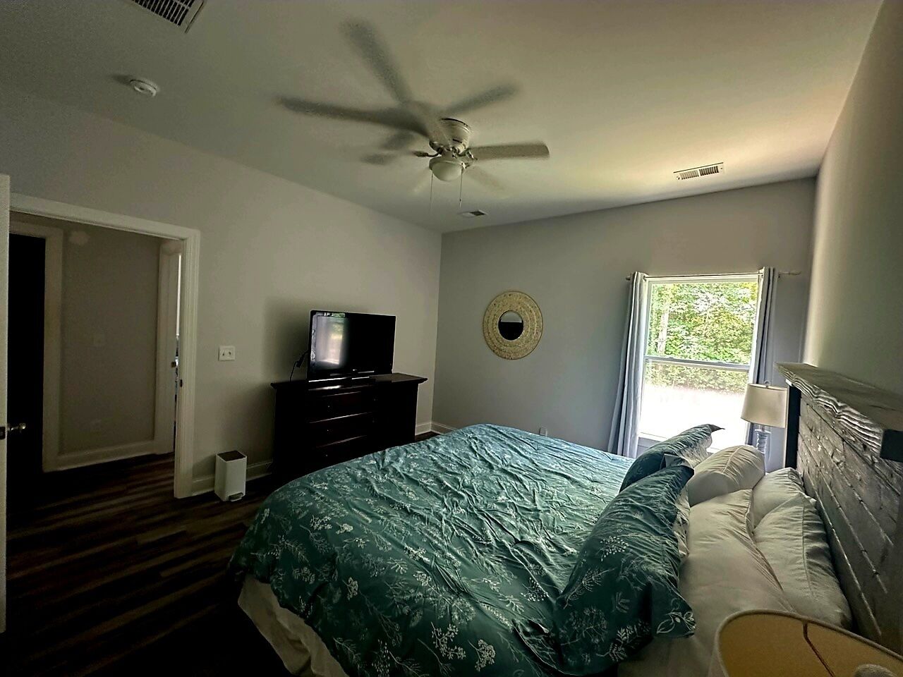 WiFi, bed sheets