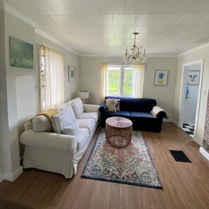 Living area - Cozy 2-bedroom cabin in peaceful New Chelsea, perfect for relaxing getaway! (Winterton)