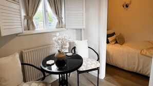 1 habitación, tabla de planchar con plancha, wifi gratis y ropa de cama