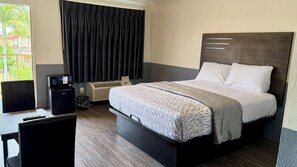 Deluxe Single Room, Balcony, City View | Free WiFi - La Rosa Motel (Los Angeles)