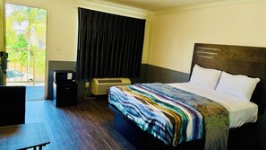 Deluxe Single Room, Balcony, City View | Free WiFi - La Rosa Motel (Los Angeles)
