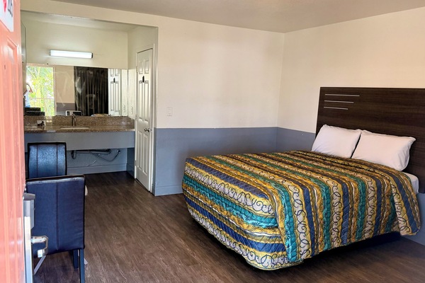 Deluxe Single Room, Balcony | WiFi (free)