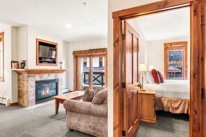 TV, fireplace - New! Cozy Condo Base of Peak 9, Downtown. (Breckenridge)