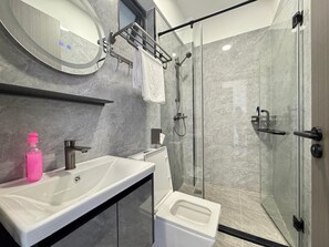 Bathroom - Nairobi City Views Elegant 1 bedroom Apartment with Gym & Swimming Pool (Nairobi)
