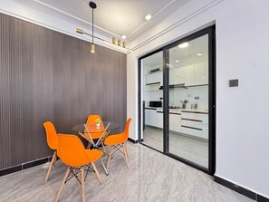 Dining - Nairobi City Views Elegant 1 bedroom Apartment with Gym & Swimming Pool (Nairobi)