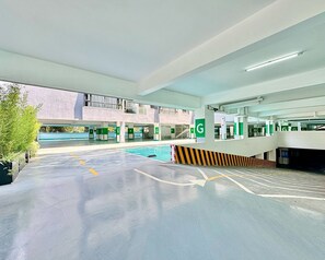 Property grounds - Nairobi City Views Elegant 1 bedroom Apartment with Gym & Swimming Pool (Nairobi)