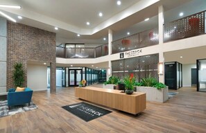 Lobby - Luxury 2-BR, 3 BTH apartment in Millcreek, MNTN views, Private Balcony, Parking (Salt Lake City)