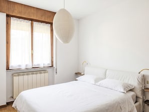 Room - Casa Elena by Interhome (Bellano)