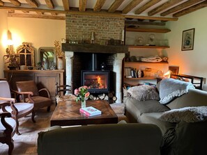 TV, fireplace, books - La Bécassière | Family Normandy house with pool & nature (Genneville)