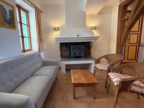 Living area - Castely - Provencal house, superb view and garden (Mons)