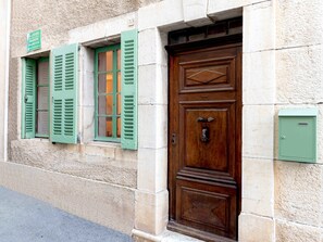 Exterior detail - Castely - Provencal house, superb view and garden (Mons)