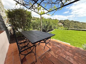 Outdoor dining - Castely - Provencal house, superb view and garden (Mons)