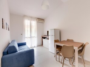 Apartment | Living room - Apartment With sea View Terrace and air Conditioning (Castelsardo)