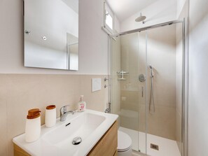 Apartment | Bathroom - Apartment With sea View Terrace and air Conditioning (Castelsardo)