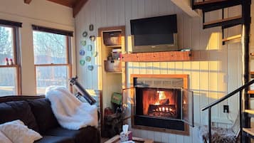 Smart TV, fireplace