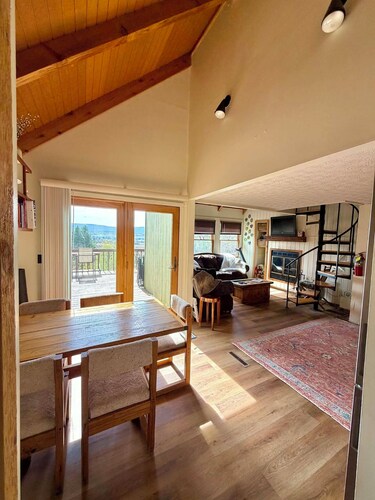 1BR Cabin Plus Loft For 2 Great Views Over Nature Preserve