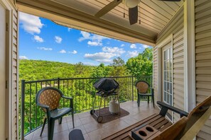Terrace/patio - The Shoreline Suite 2BDR (Kimberling City)