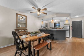 Dining - The View on Overlook Balcony (Branson)