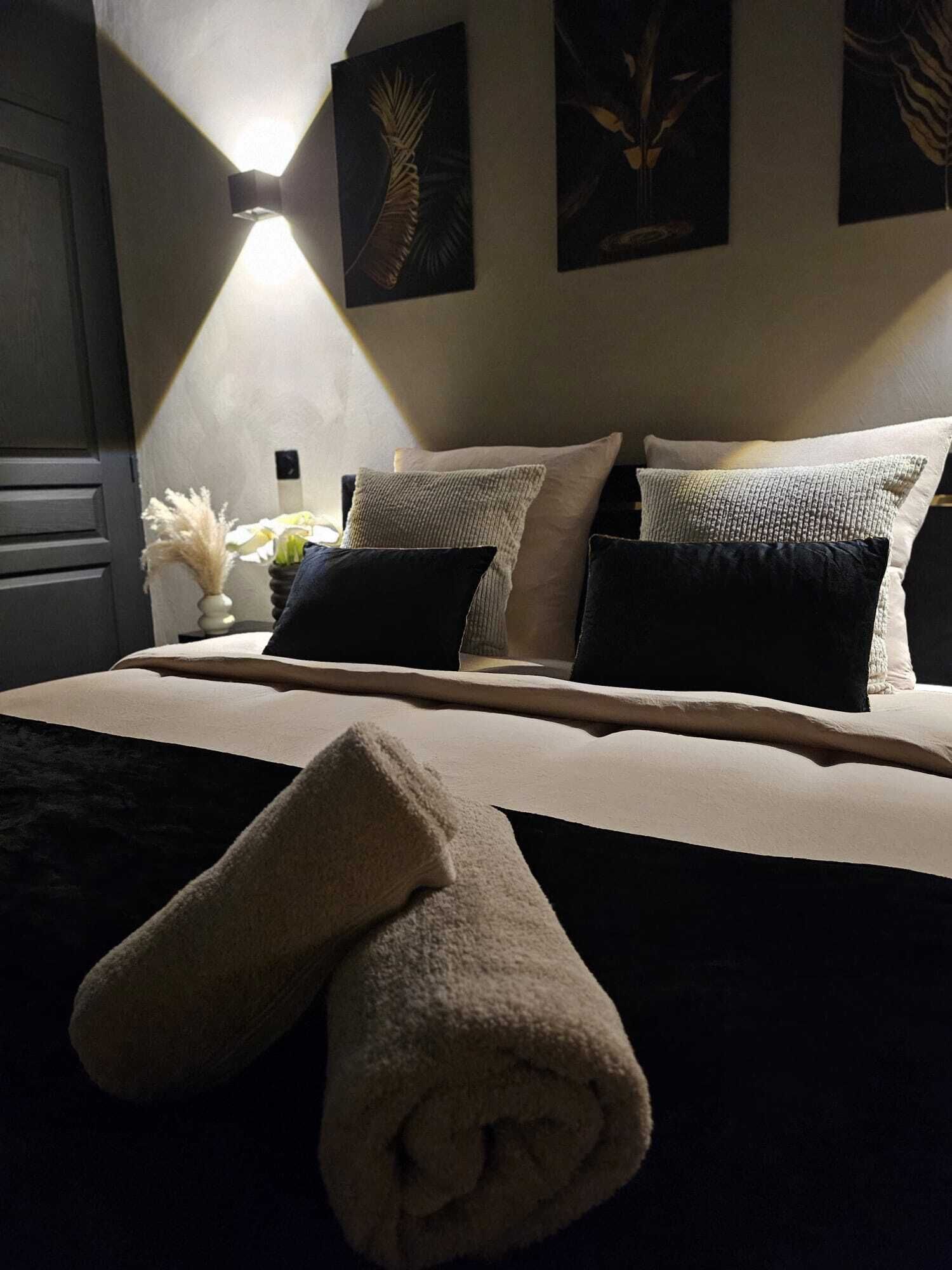 WiFi, bed sheets