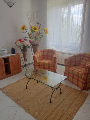 Interior - 3 BEDROOM VACATION APARTMENT IN THE TUSCAN COUNTRYSIDE (CASTELNUOVO DI VAL DI CECINA)