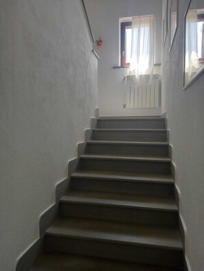 Interior - 3 BEDROOM VACATION APARTMENT IN THE TUSCAN COUNTRYSIDE (CASTELNUOVO DI VAL DI CECINA)