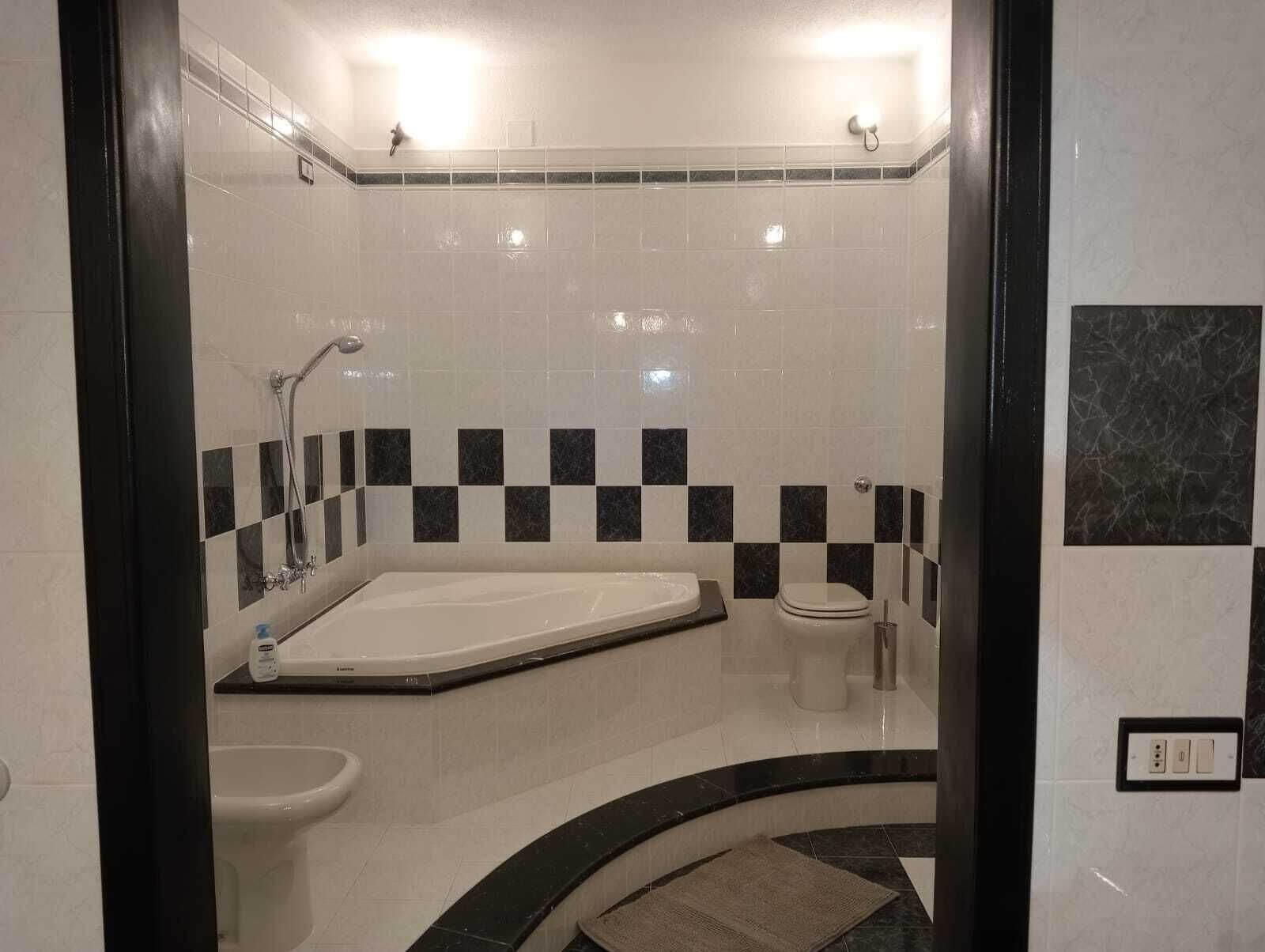 Doccia, asciugacapelli, bidet, asciugamani