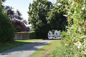 Property grounds - Maison Panchien - Guest room with pool view (Nouzilly)