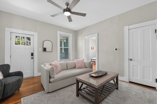 Tranquil 3-bedroom house with spacious backyard in Oakley