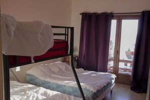 9 chambres, bureau, Wi-Fi gratuit, draps fournis