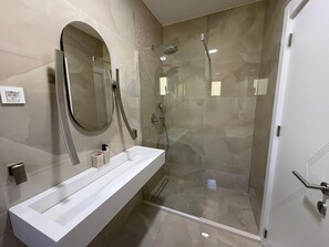 Grand Villa, Sea View | Bathroom - Becici Hills Adriatic Villas (Bečići)